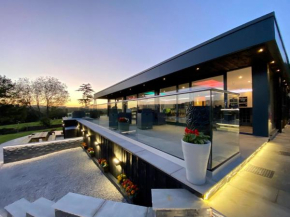 Luxury Accom with Amazing Views over Rudyard Lake